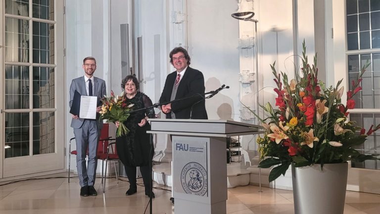 Honorary doctorate awarded to Prof. Dr. Elisabeth Bronfen